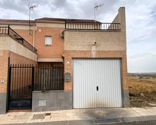 Exterior view of Single-family semi-detached for sale in Almonacid de Toledo  with Air Conditioner, Heating and Private garden