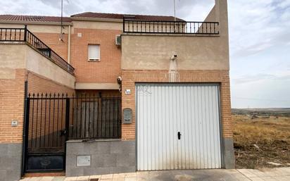 Exterior view of Single-family semi-detached for sale in Almonacid de Toledo  with Air Conditioner and Terrace