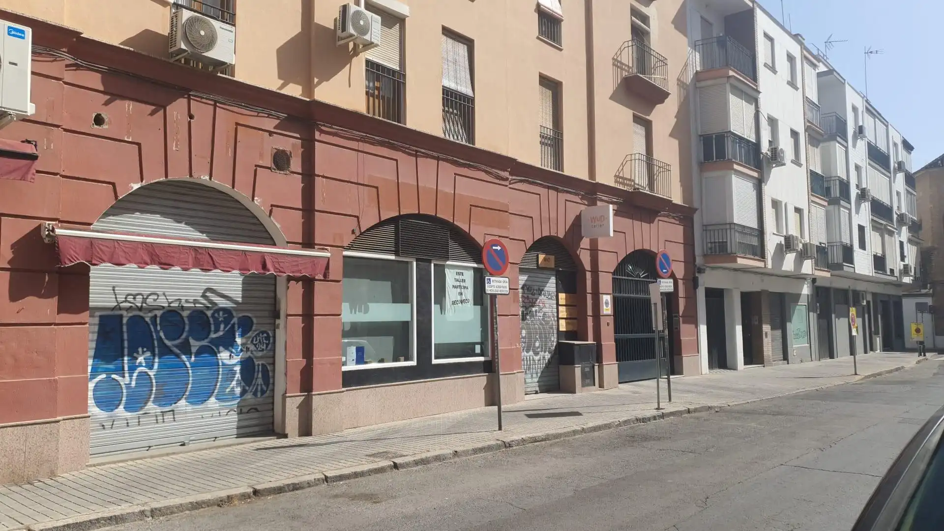 Außenansicht von Fabrikhallen zur Miete in Sevilla