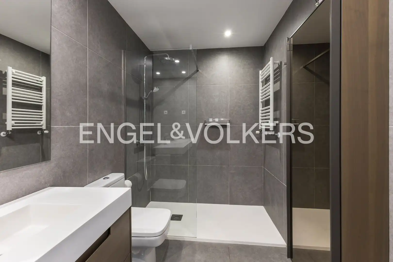 Baño de Piso en venta en Madrid con Aire acondicionado, Calefacción y Terraza
