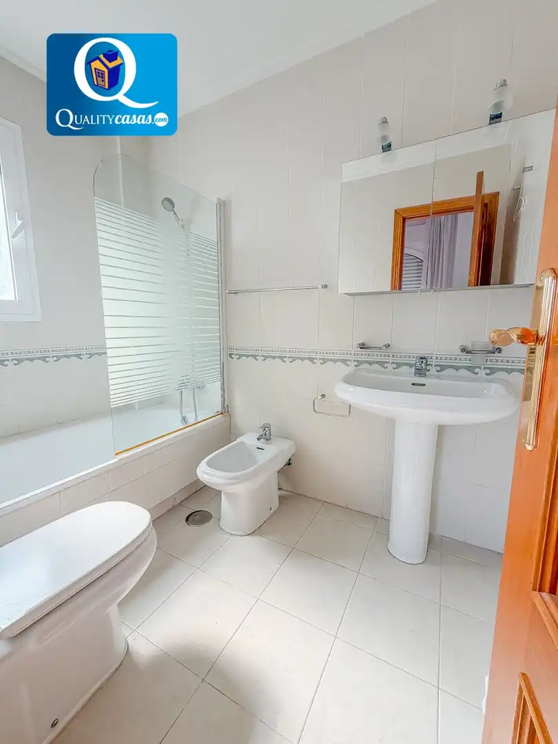 Baño de Dúplex en venta en Mutxamel con Aire acondicionado, Terraza y Piscina comunitaria