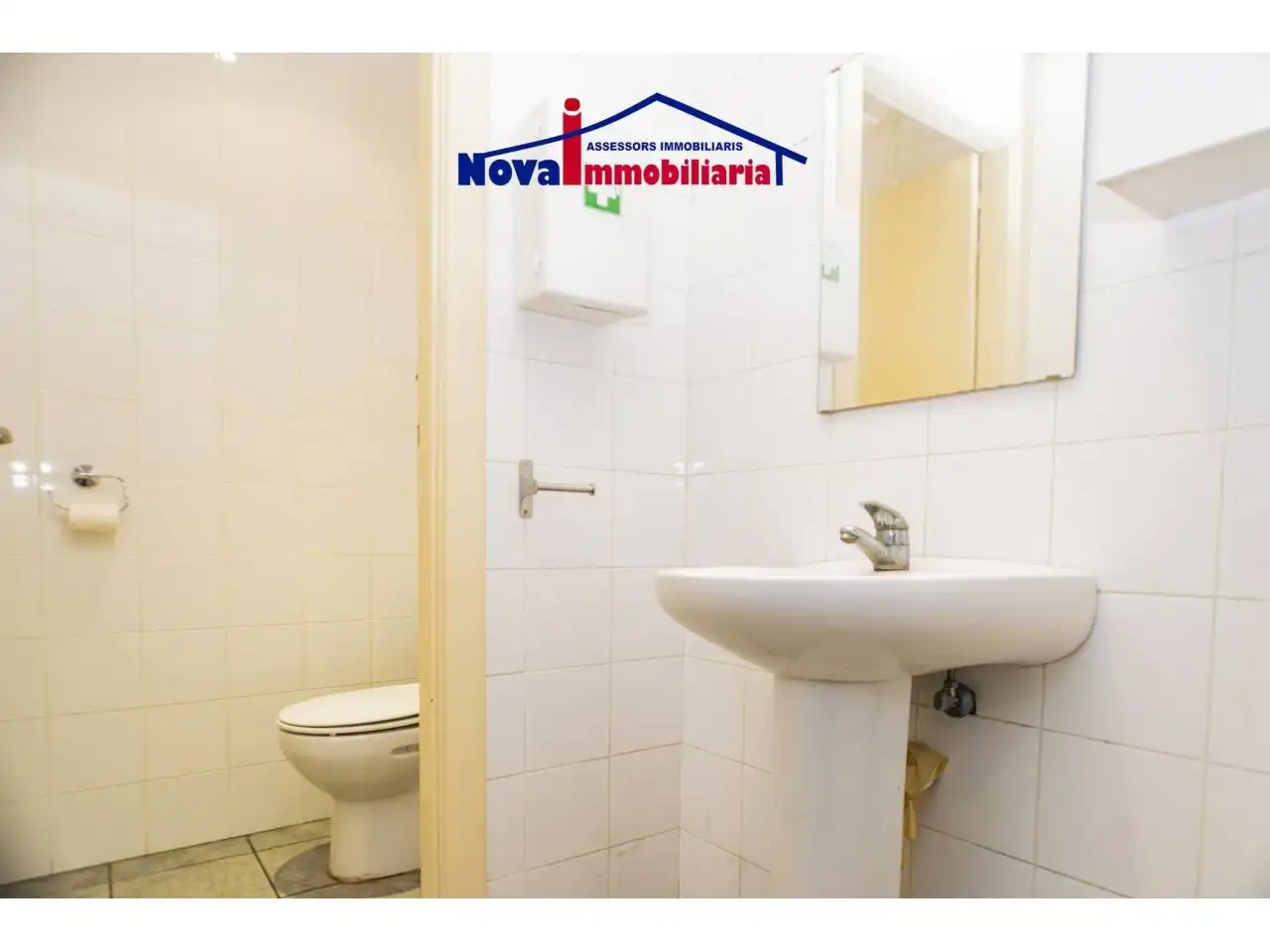 Bathroom of Commercial properties for sale in Viladecans