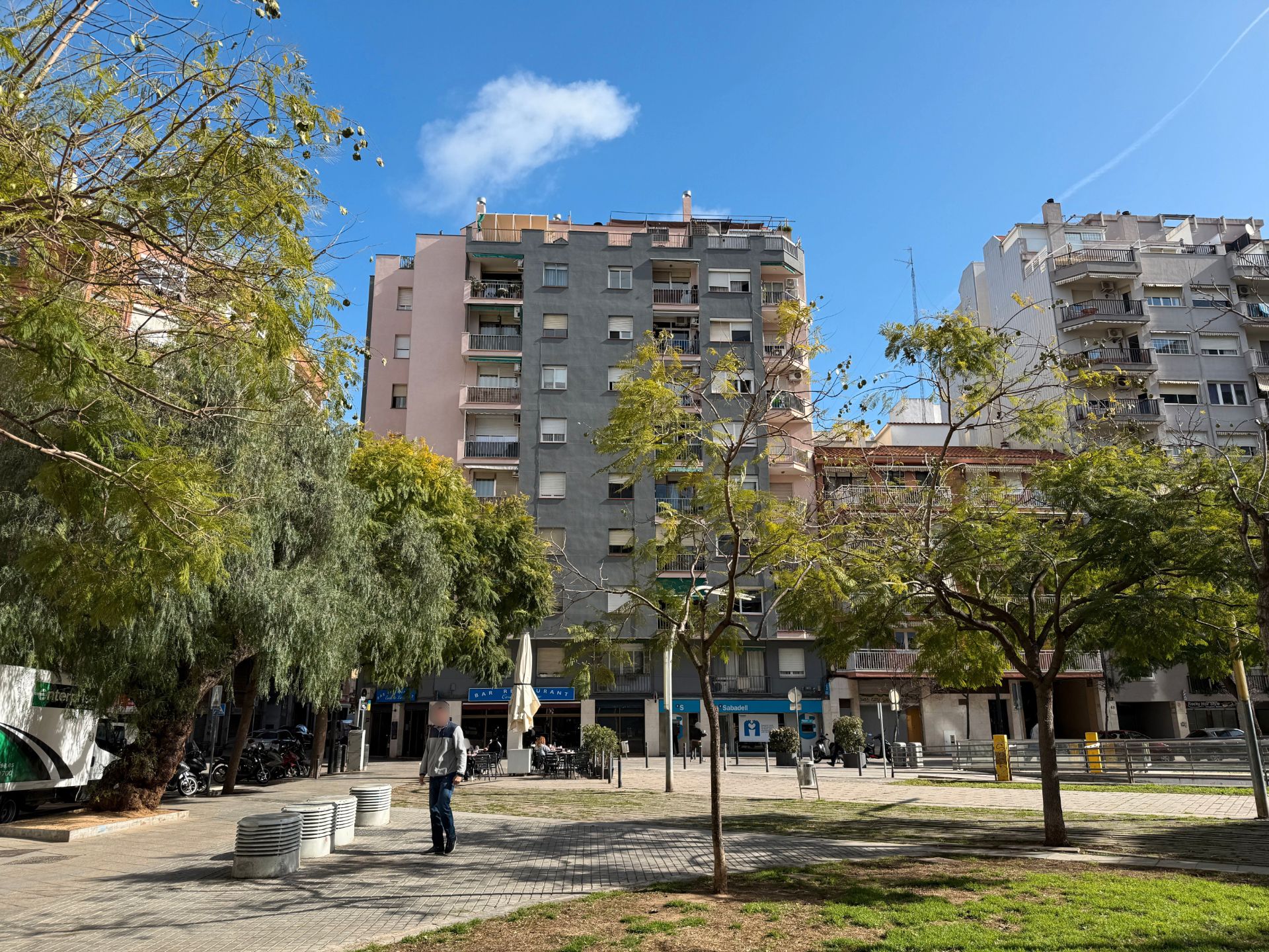 Außenansicht von Wohnung zum Verkauf in L'Hospitalet de Llobregat mit Terrasse und Balkon