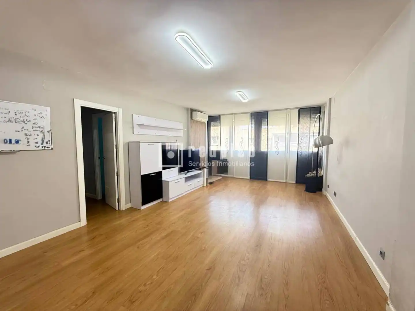 Sala d'estar de Pis en venda en Fuenlabrada amb Aire condicionat, Calefacció i Jardí privat
