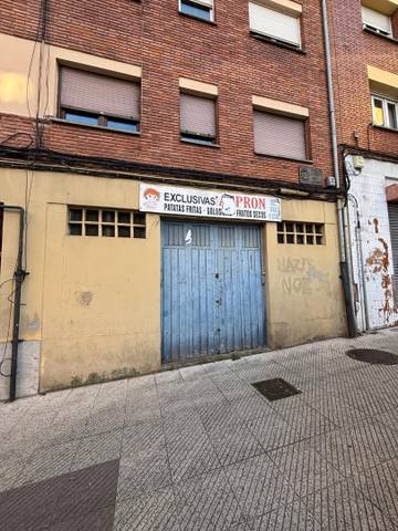Local comercial en Venta en Calle Manuel de Falla en Milán - Pumarín