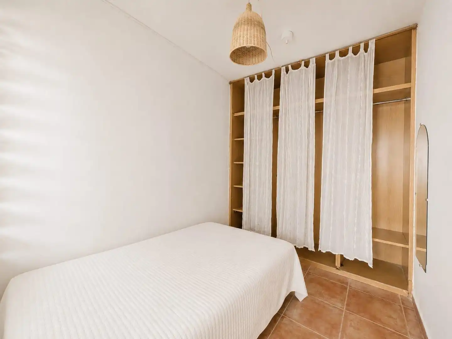 Schlafzimmer von Wohnungen zur Miete in Madrid mit Klimaanlage, Heizung und Möbliert