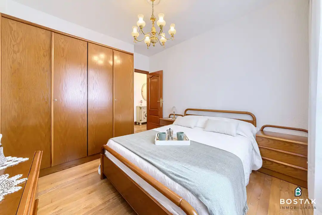 Bedroom of Flat for sale in Bilbao   with Heating, Furnished and Balcony