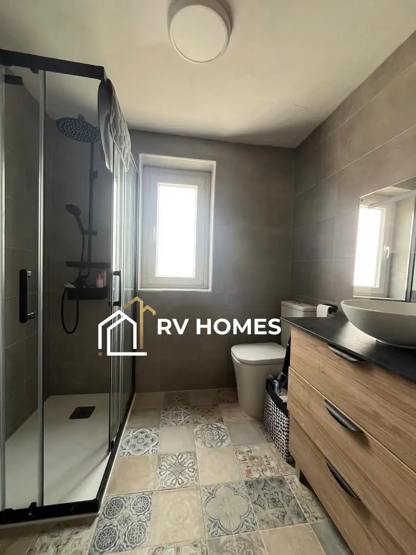 Baño de Piso de alquiler en Cáceres con Terraza y Amueblado