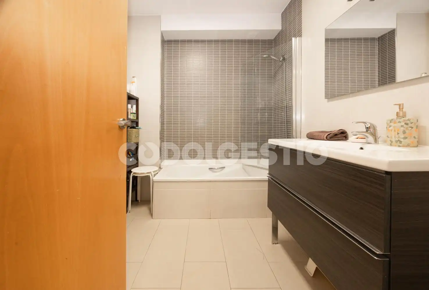 Baño de Piso en venta en Torelló con Terraza y Balcón