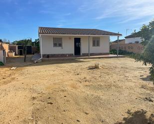 Vista exterior de Casa o xalet en venda en Chiclana de la Frontera amb Jardí privat i Traster