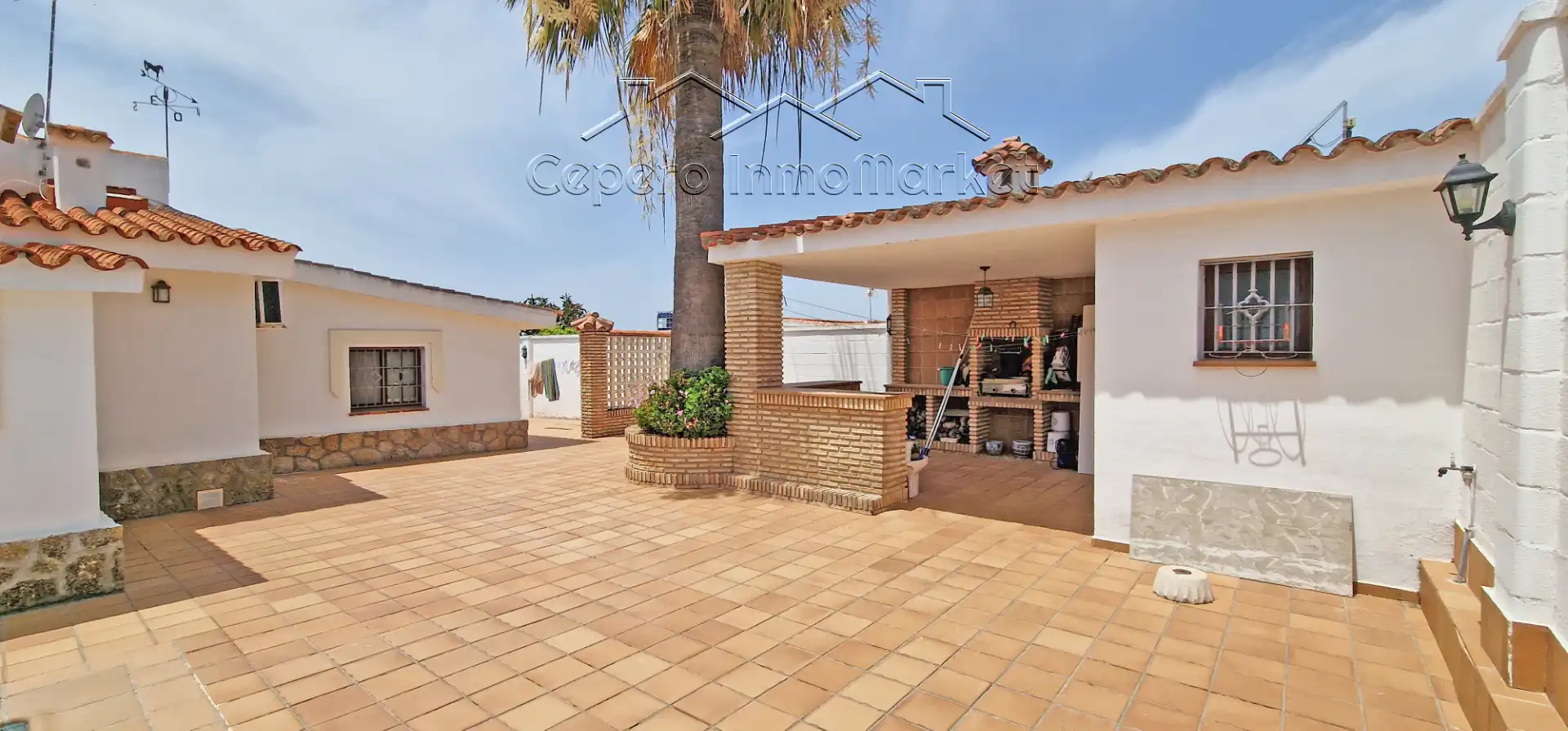 Vista exterior de Casa o xalet en venda en El Puerto de Santa María amb Aire condicionat, Jardí privat i Piscina