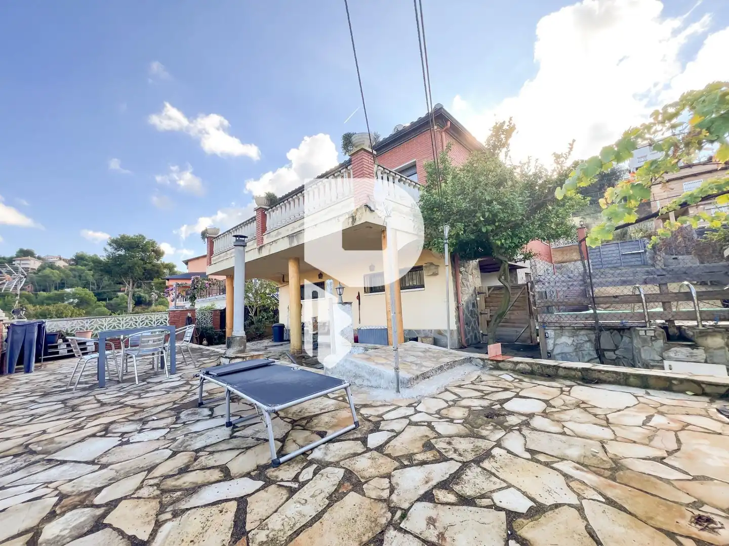 Vista exterior de Casa o xalet en venda en Vallirana amb Aire condicionat, Calefacció i Jardí privat