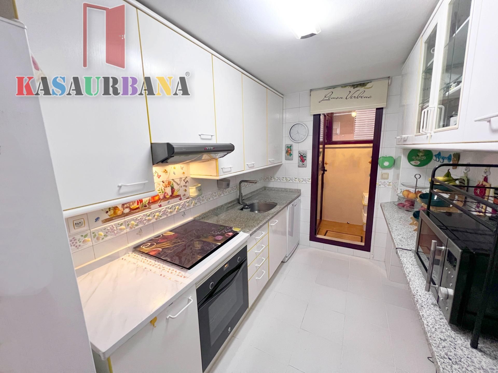 Kitchen of Flat for sale in Alcorcón  with Air Conditioner, Heating and Storage room