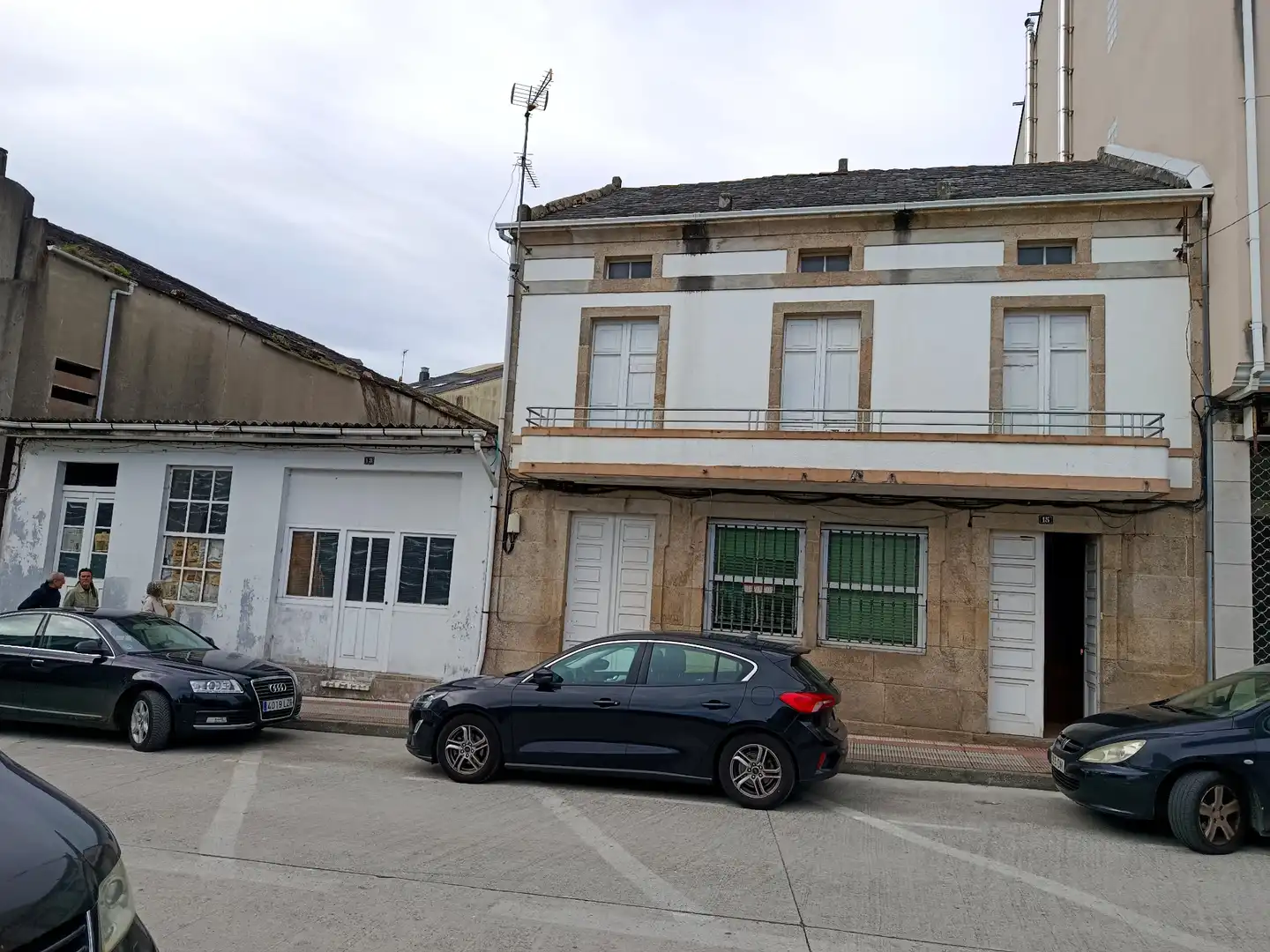 Casa amb balcó en venda a Avenida de Viveiro 13