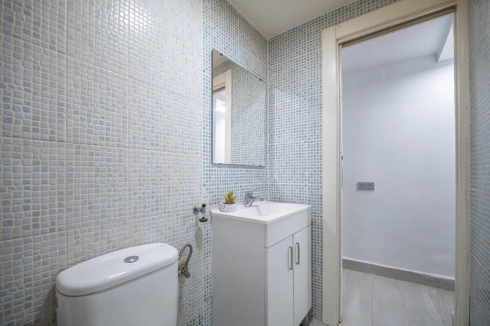 Bathroom of Apartments for sale in Granada  with Furnished