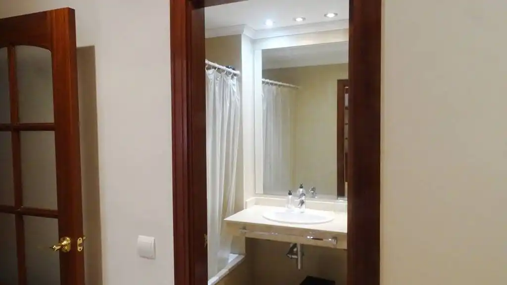 Baño de Piso de alquiler en Las Palmas de Gran Canaria con Jardín privado, Terraza y Amueblado
