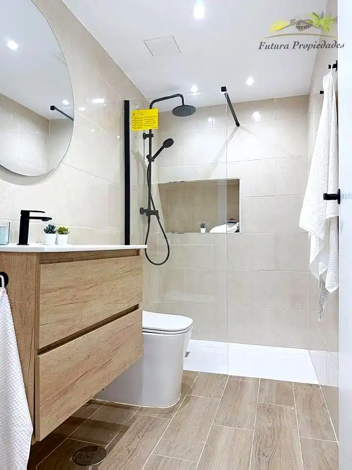 Badezimmer von Erdgeschoss zum Verkauf in Arrecife mit Möbliert