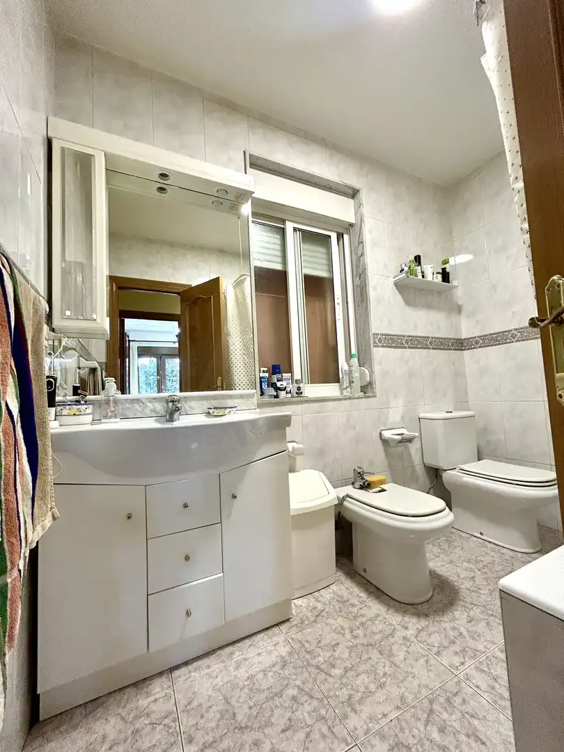 Baño de Casa o chalet en venta en Villadangos del Páramo con Calefacción, Terraza y Piscina