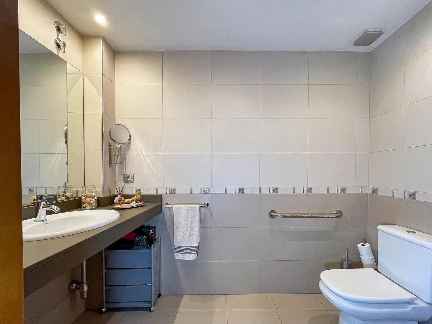 Baño de Casa adosada en venta en Mataró con Aire acondicionado, Calefacción y Jardín privado
