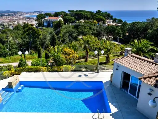 Casa con piscina in vendita a Carrer Begur, imagen 5