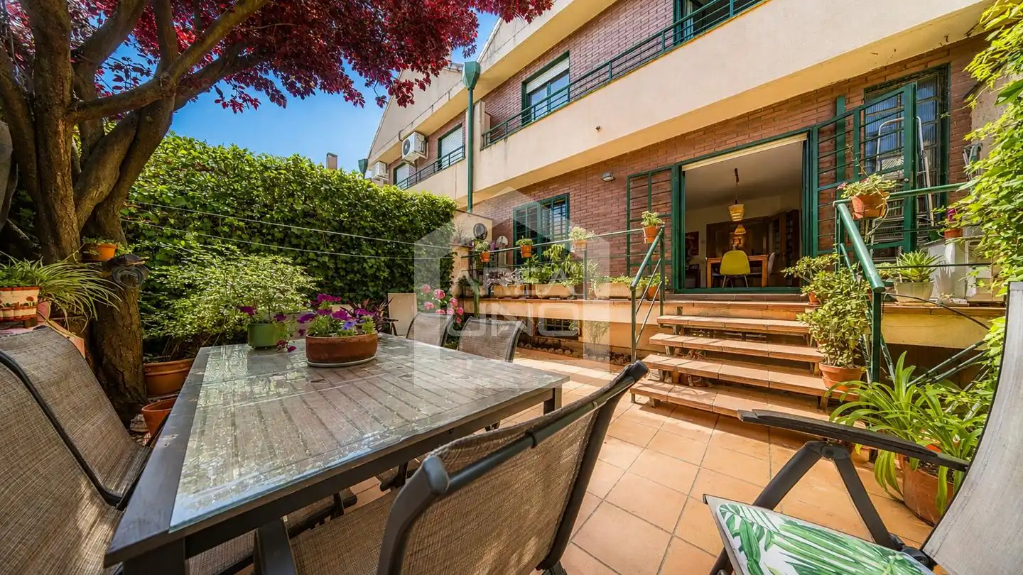 Terrassa de Casa adosada en venda en Alcorcón amb Aire condicionat, Calefacció i Jardí privat