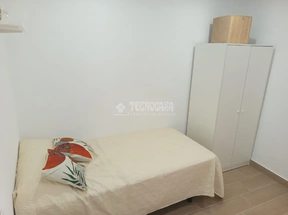 Bedroom of Flat for sale in San Roque