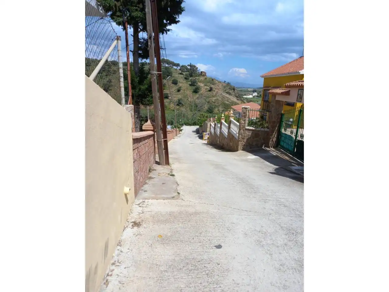 Vista exterior de Casa o xalet en venda en Vélez-Málaga amb Jardí privat i Terrassa
