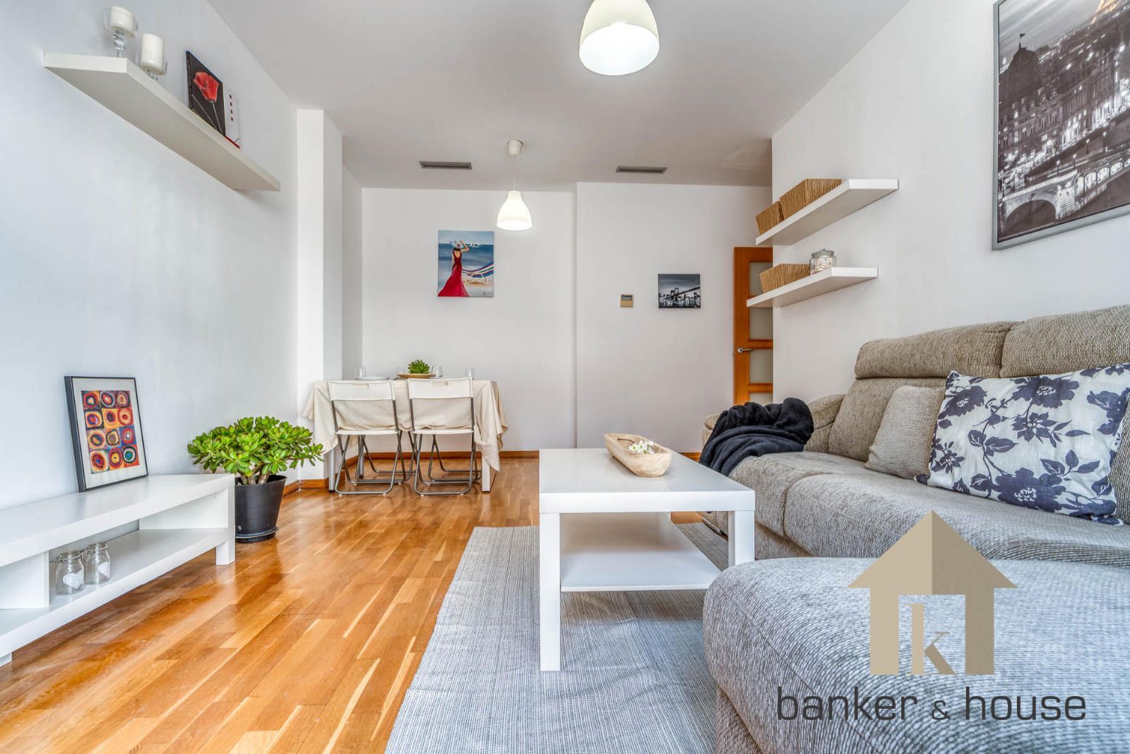 Exterior view of Flat for sale in Cerdanyola del Vallès  with Air Conditioner, Heating and Parquet flooring