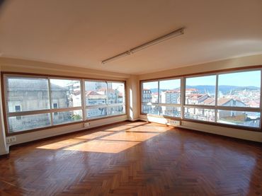 Office space with lift to rent in Rúa de Urzáiz 68