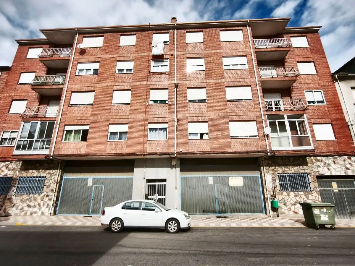 Vista exterior de Pis en venda en Bembibre, León