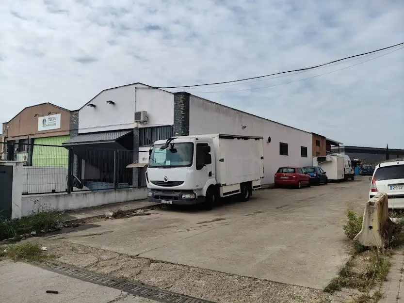 Vista exterior de Nau industrial en venda en Polinyà amb Calefacció