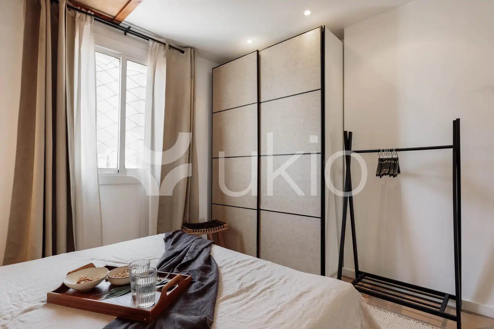 Bedroom of Attic for rent in Barcelona  with Air Conditioner, Heating and Parquet flooring