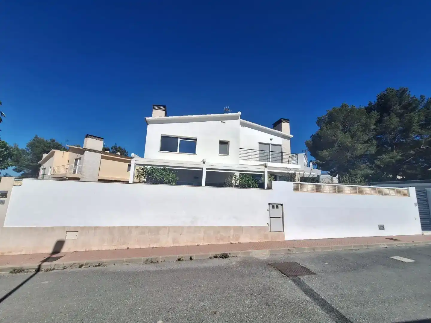 Vista exterior de Pis en venda en L'Alfàs del Pi amb Aire condicionat i Piscina