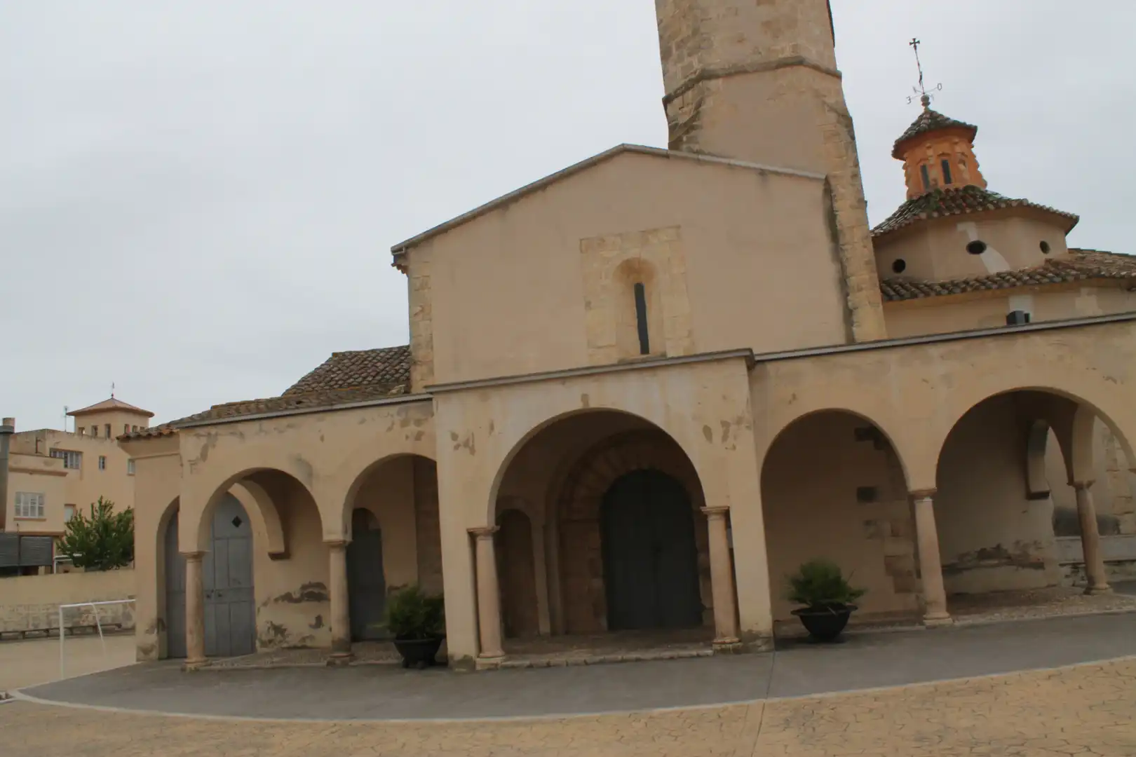 Vista exterior de Casa adosada en venda en Salomó amb Balcó i Alarma