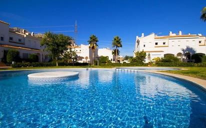 Piscina de Casa adosada en venda en La Nucia amb Aire condicionat, Calefacció i Piscina comunitària