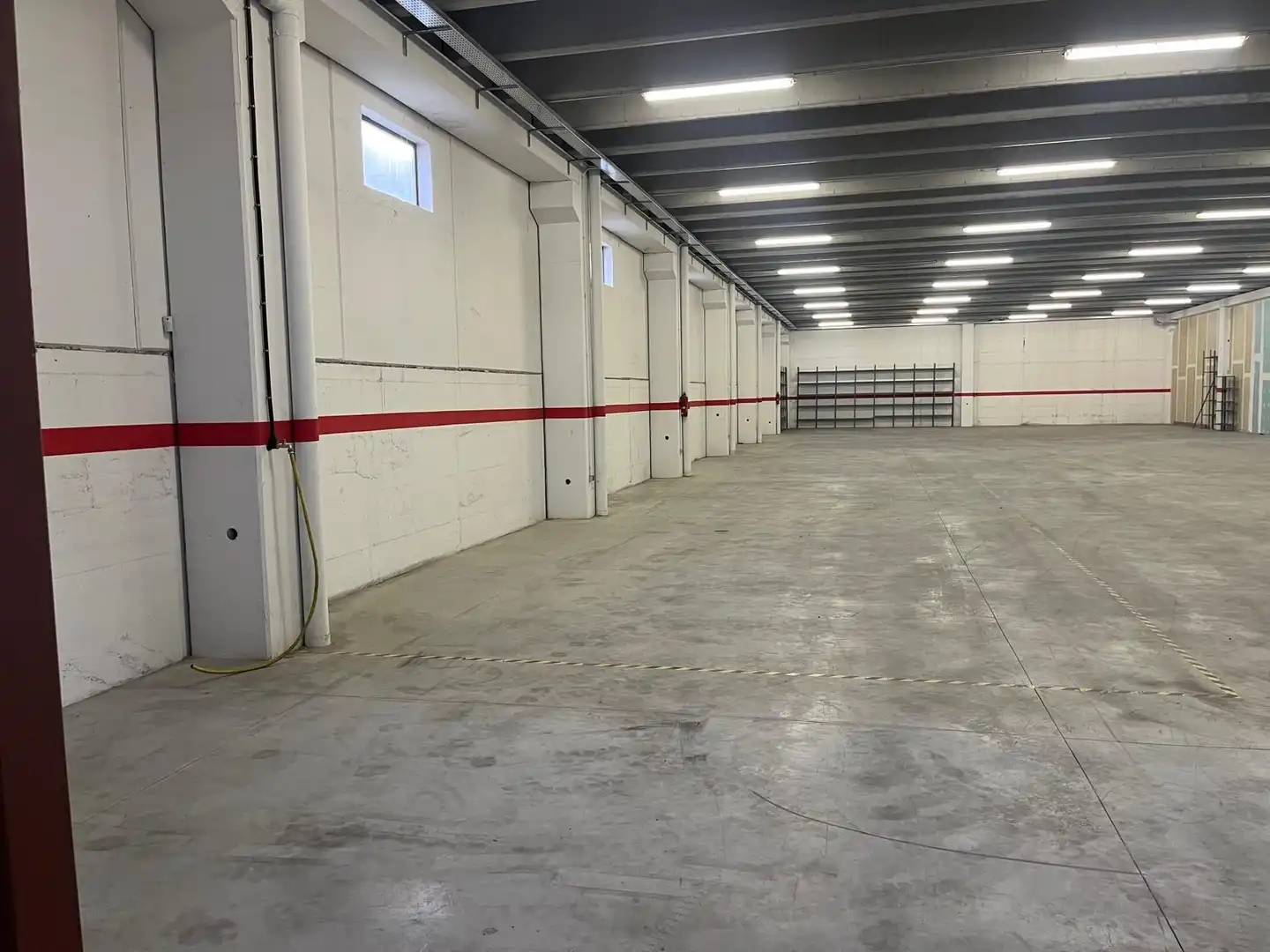 Industrial buildings for rent in Cardona
