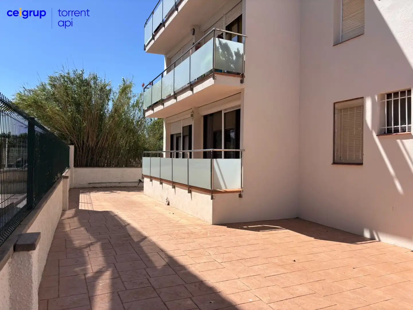 Terraza de Piso en venta en L'Estartit con Piscina, Amueblado y Balcón