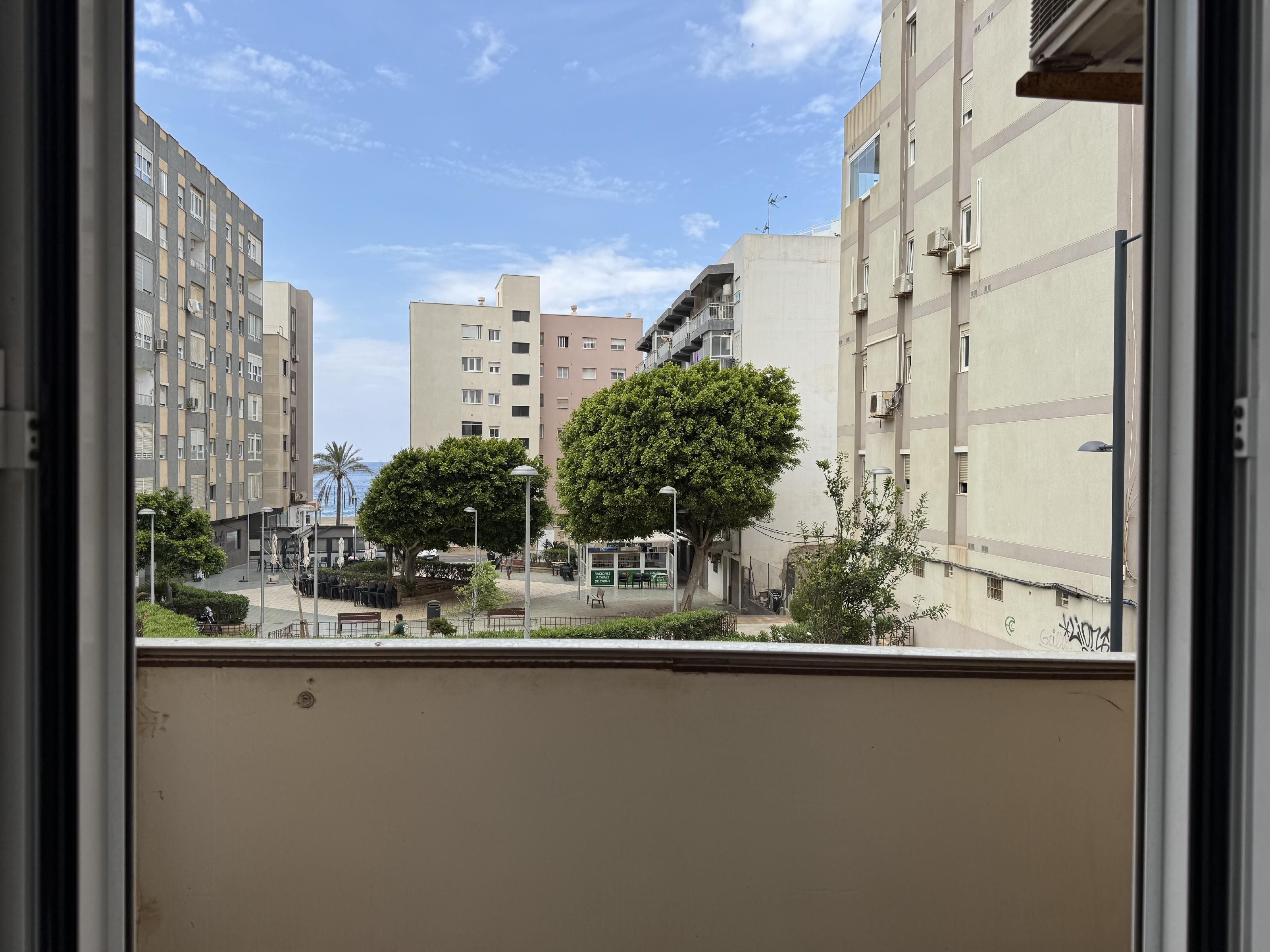 Vista exterior de Apartamento en venta en  Almería Capital con Balcón