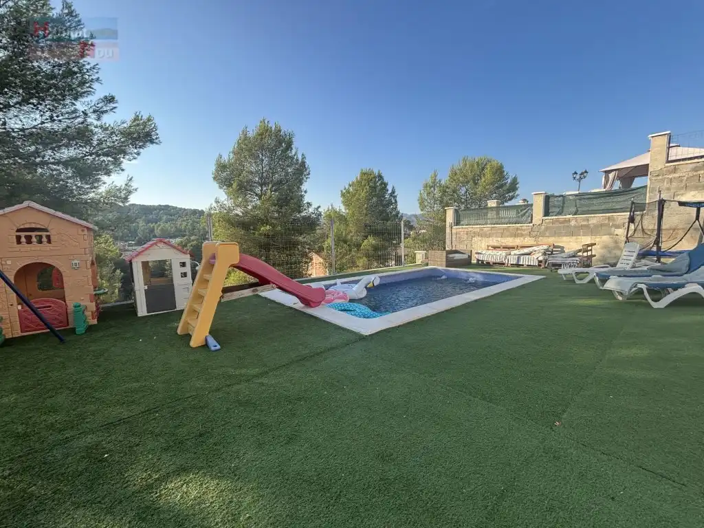 Piscina de Casa o xalet en venda en La Bisbal del Penedès amb Forn i Rentadora