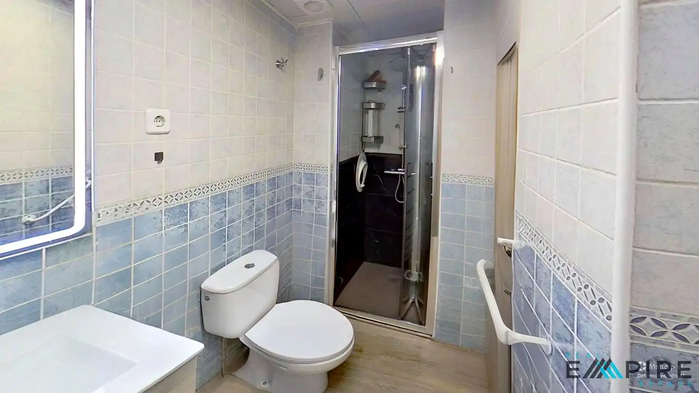 Baño de Piso en venta en Parla con Aire acondicionado, Calefacción y Internet