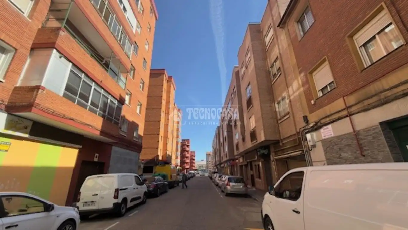 Vista exterior de Garaje en venta en Valladolid