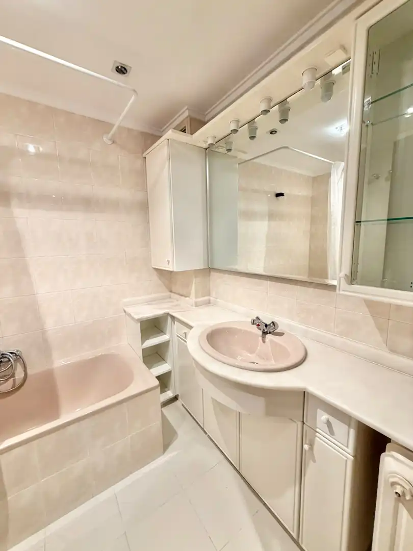 Bathroom of Flat for rent in  Logroño  with Heating, Terrace and Swimming Pool