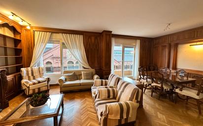 Living room of Flat for sale in  Barcelona Capital  with Air Conditioner, Heating and Parquet flooring