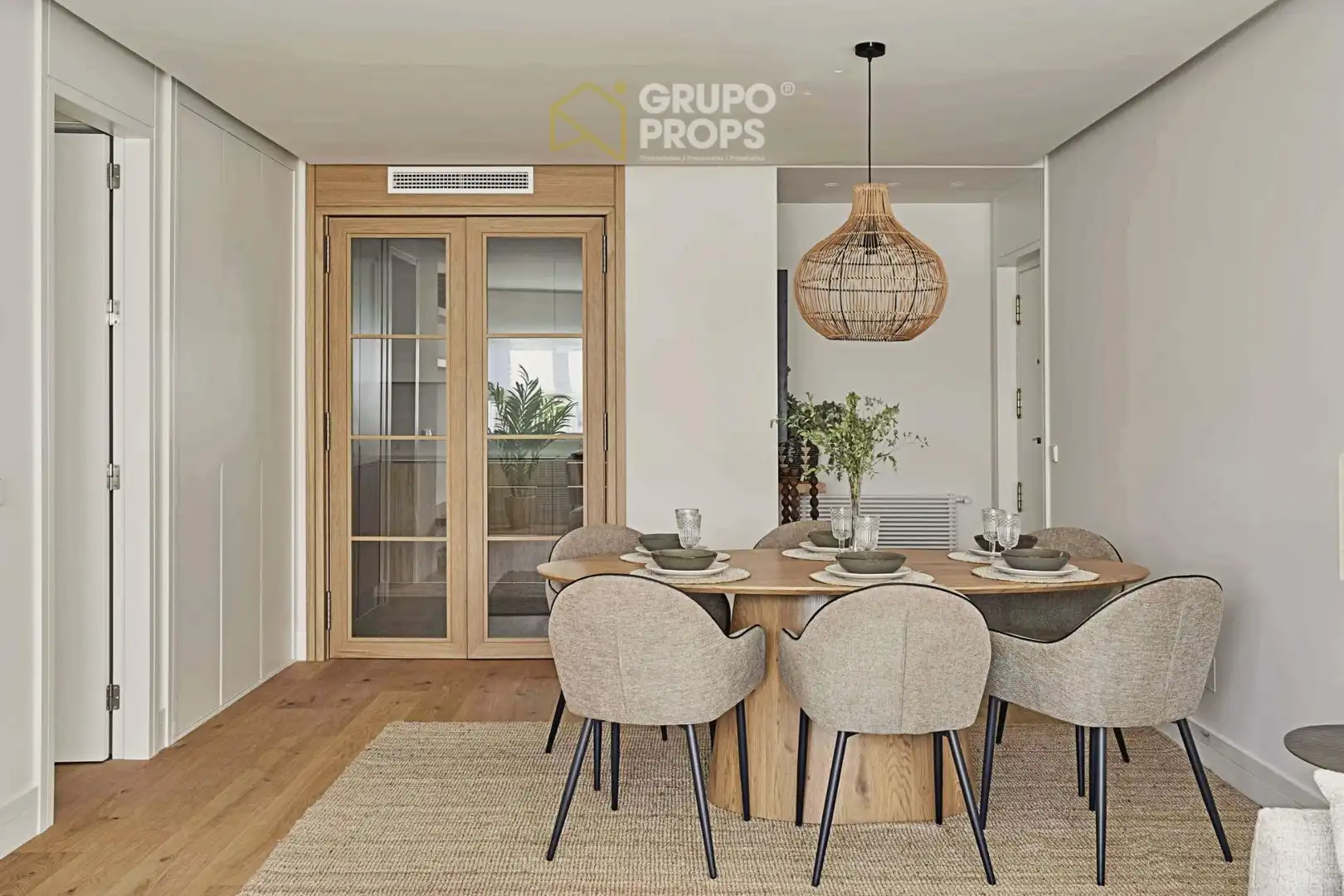 Menjador de Apartament en venda en Madrid amb Aire condicionat, Calefacció i Moblat