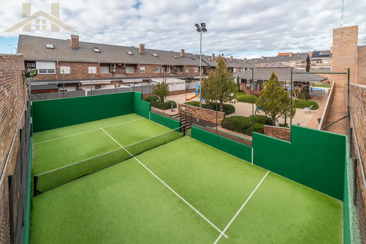 Terrassa de Casa adosada en venda en Villanueva del Pardillo amb Aire condicionat, Calefacció i Parquet