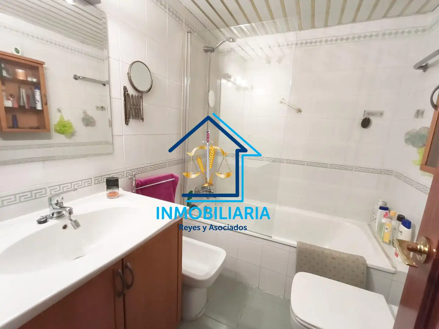 Badezimmer von Wohnung zum Verkauf in Córdoba mit Klimaanlage, Heizung und Abstellraum