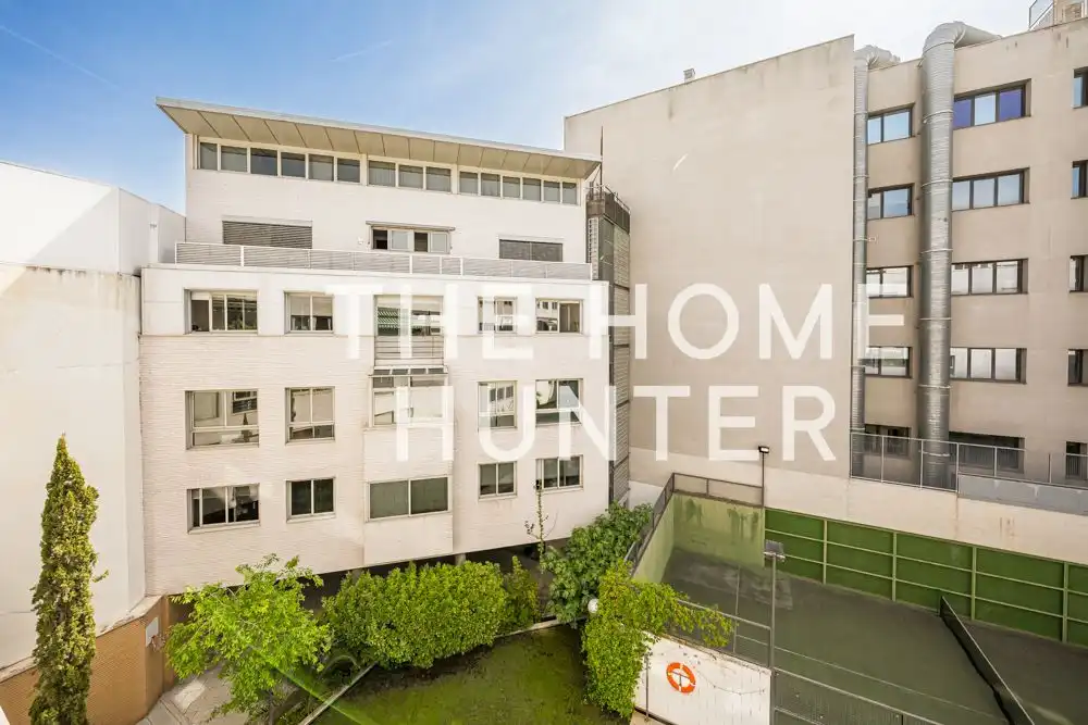 Vista exterior de Piso de alquiler en Madrid con Aire acondicionado, Calefacción y Jardín privado