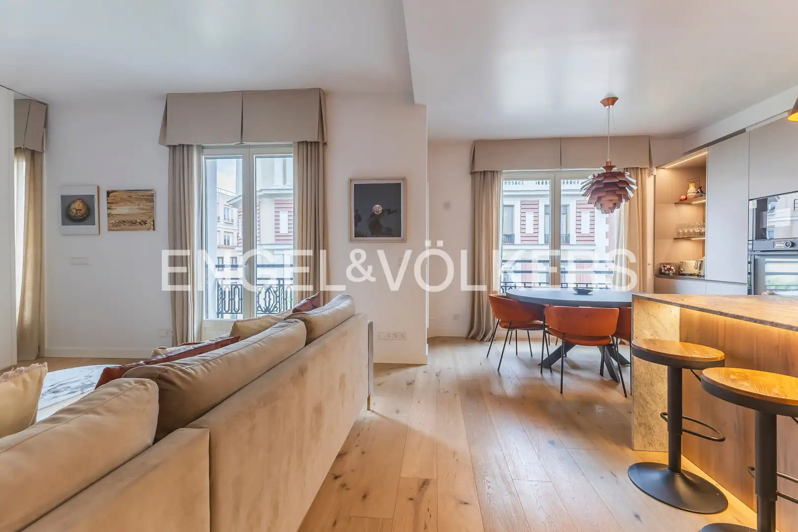 Living room of Flat for sale in Chamberí