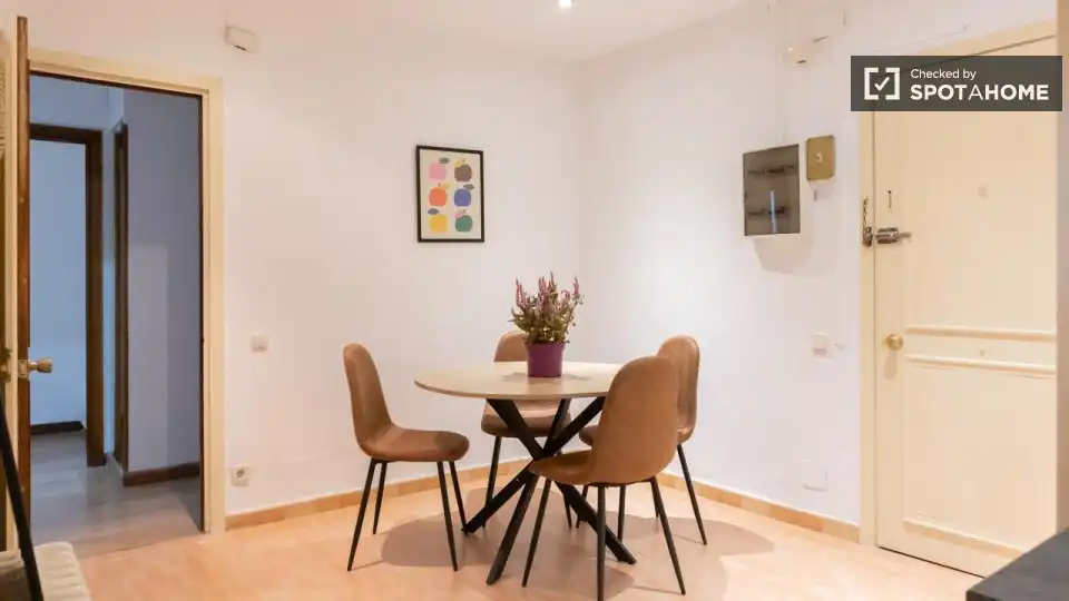 Dining room of Flat for rent in Madrid  with Air Conditioner, Heating and Furnished