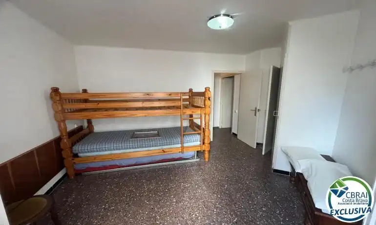 Dormitori de Apartament en venda en Cadaqués amb Moblat